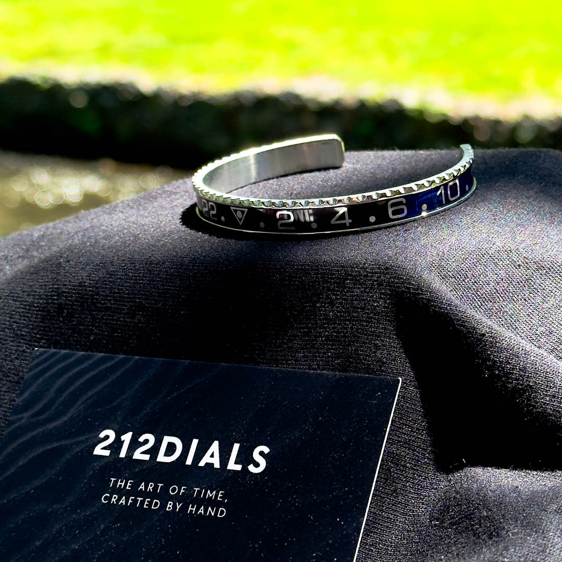 BLACK & BLUE BEZEL